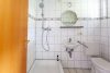 EIN-ZWEIFAMILIENHAUS mit Einliegerwohnung, Scheune und großem Grundstück - Badezimmer