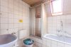 EIN-ZWEIFAMILIENHAUS mit Einliegerwohnung, Scheune und großem Grundstück - Badezimmer EG