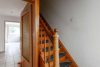 EIN-ZWEIFAMILIENHAUS mit Einliegerwohnung, Scheune und großem Grundstück - Treppe ins OG