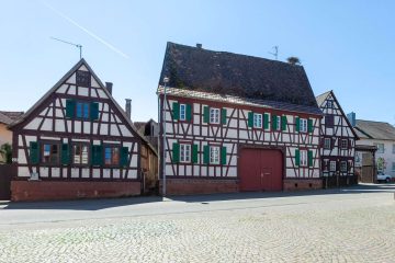 HISTORISCHES Mehrgenerationen-Anwesen mit Ausbaupotenzial, 76872 Winden, Haus