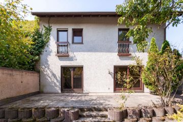 FAMILIENFREUNDLICHES EFH – viel Platz, großer Keller,und zwei Terrassen, 76187 Karlsruhe, Haus